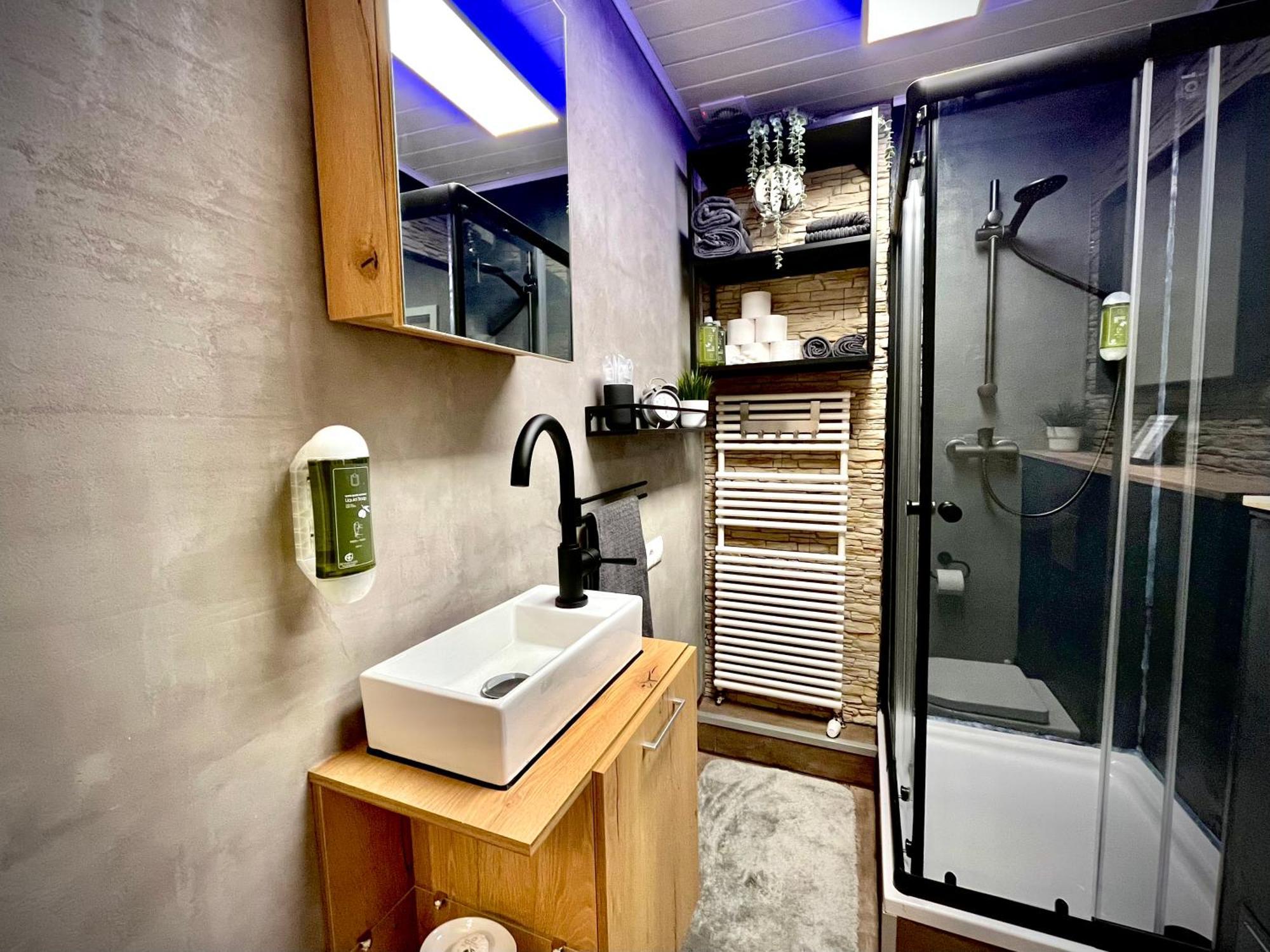 G&G Luxury Apartment Am Stadtpark ベンドルフ エクステリア 写真
