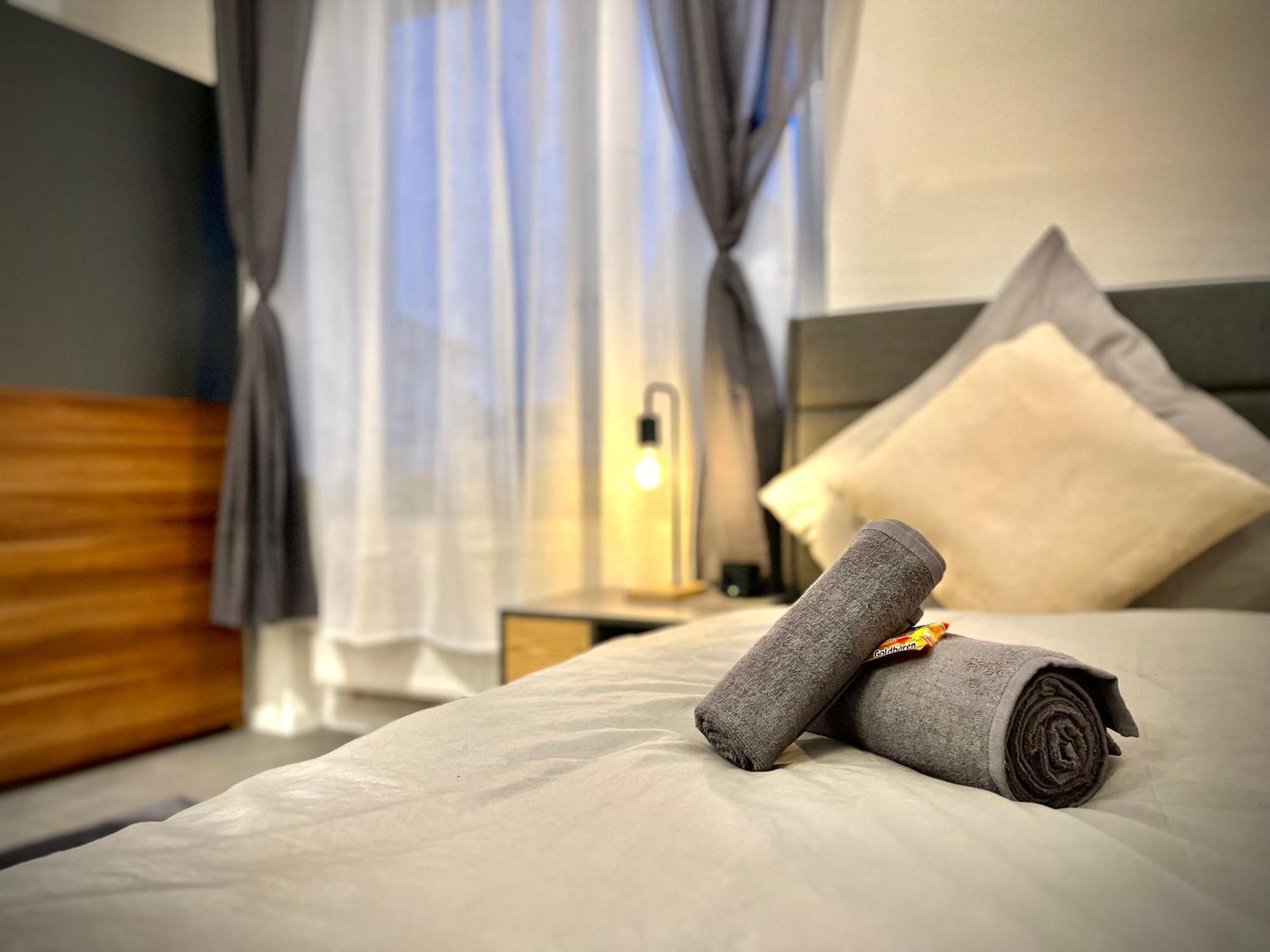 G&G Luxury Apartment Am Stadtpark ベンドルフ エクステリア 写真