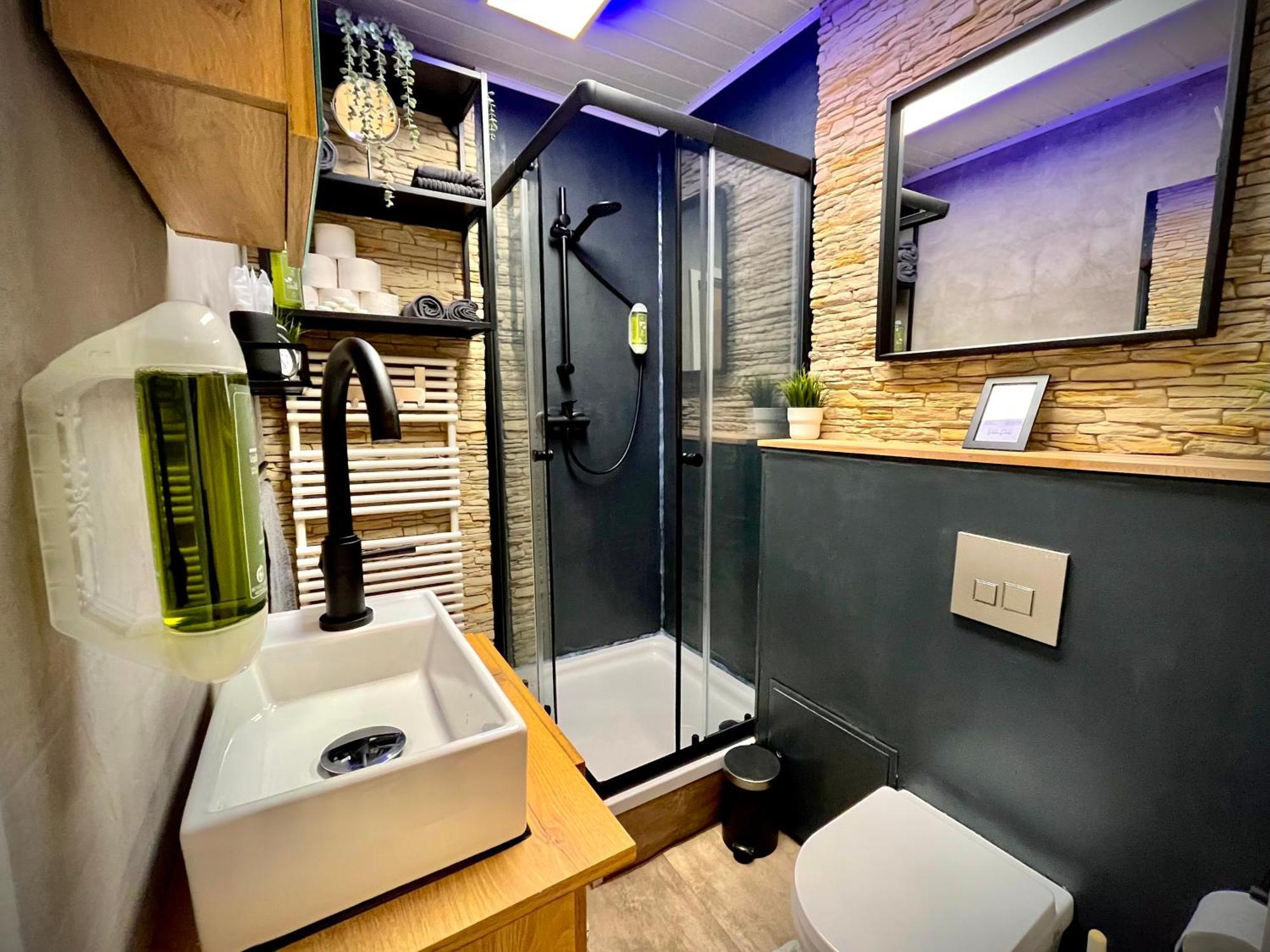G&G Luxury Apartment Am Stadtpark ベンドルフ エクステリア 写真